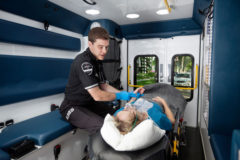 EMT vs. Paramedic: Which One Is Right For You?
